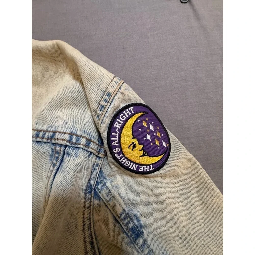 Levi's Trucker Jacket‎ Adult Medium Blue Denim Patched Button Long Sleeve.